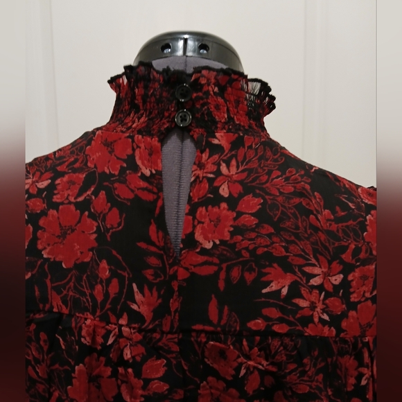 NWT Francesca's Red Flower Top - Picture 7 of 12
